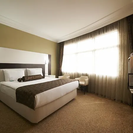 Saffron Hotel 4*